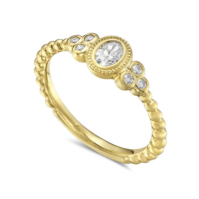 14ky ring with 6 round diamonds 0.07ct & 1 oval cut 0.20ct, t.w. 0.27ct