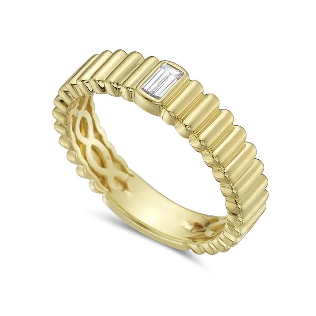 14ky ridged band with 1 baguette diamond 0.11ct