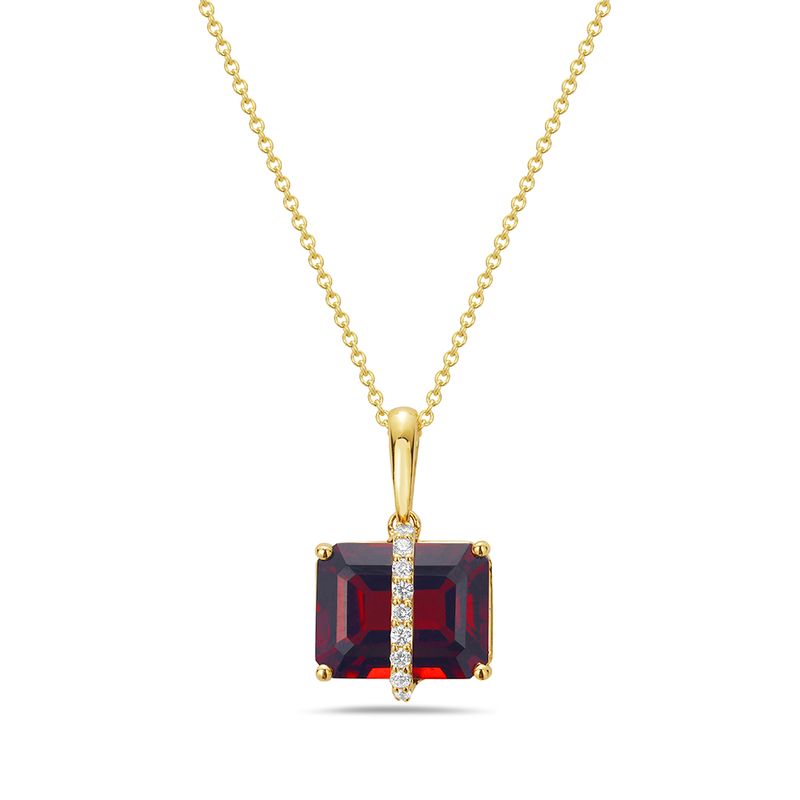 14k 9x7mm rectangular pendant with 9 diamonds 0.05ct & ec garnet 2.80ct on 18 inches chain 4.3