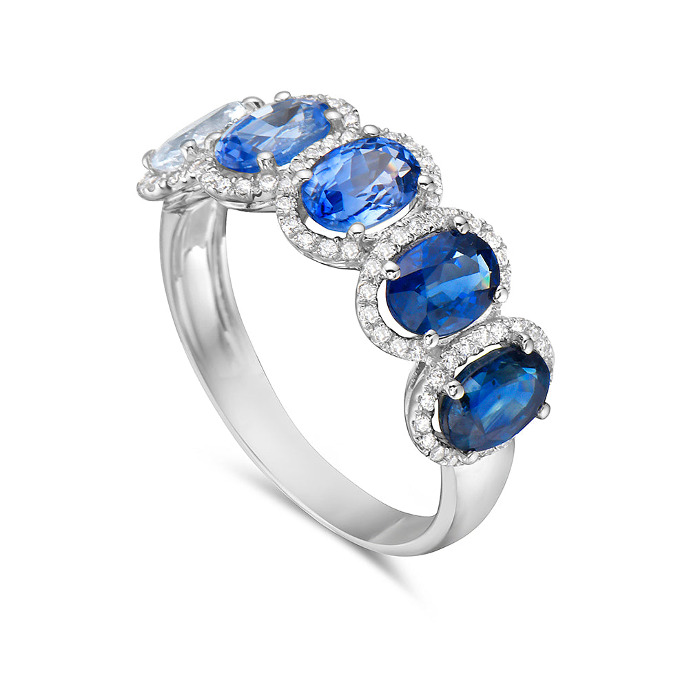 14K RING WITH 4 OVAL BLUE SAPPHIRES 2.68CT, 1 WHITE SAPPHIRE 0.46CT AND 84 DIAMONDS 0.21CT