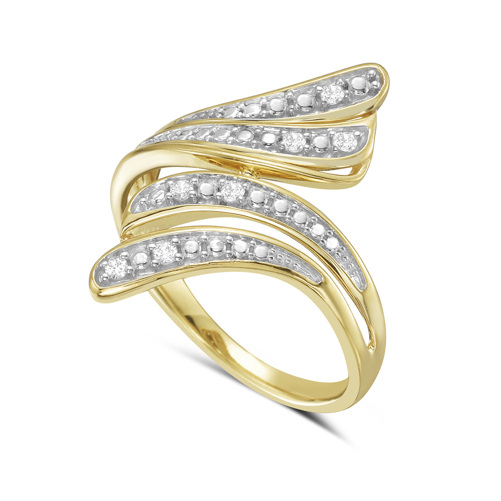 14K ring with 7 round diamonds 0.08ct tw 5.5