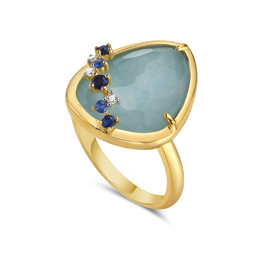 14K RING IN TRIANGLE SHAPED DOUBLET FLAT AMAZONITE AND WHITE CRYSTAL. BRIDGE ON TOP OF 3 DIAMONDS 0.040CT AND 5 BLUE SAPPHIRE 0.18CT, 17X15MM