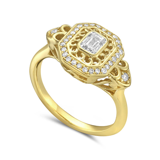 14k ring with 30 round diamonds 0.17ct & 1 emerald cut 0.33ct, tw 0.50ct