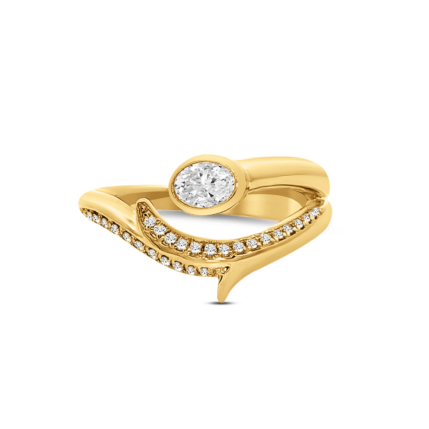 14ky ring with 29 round diamonds 0.15ct & 1 oval 0.25ct, t.w. 0.40ct