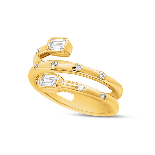 14k open design ring with 9 round diamonds 0.135ct  and 2 emerald cuts 0.40ct t.w. 0.535ct