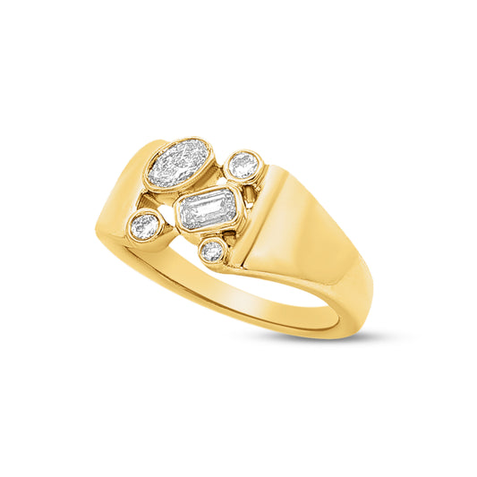 14k ring with 3 round diamonds 0.13ct, 1 emerald cut 0.20ct & 1 oval 0.25ct t.w. 0.58ct