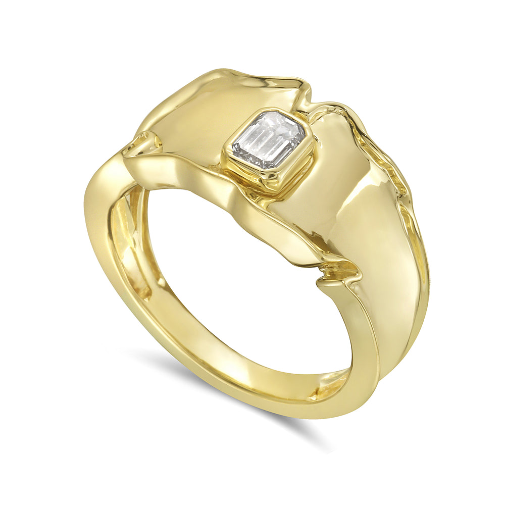 14k 9mm band with 1 emerald cut diamond 0.31ct size 7