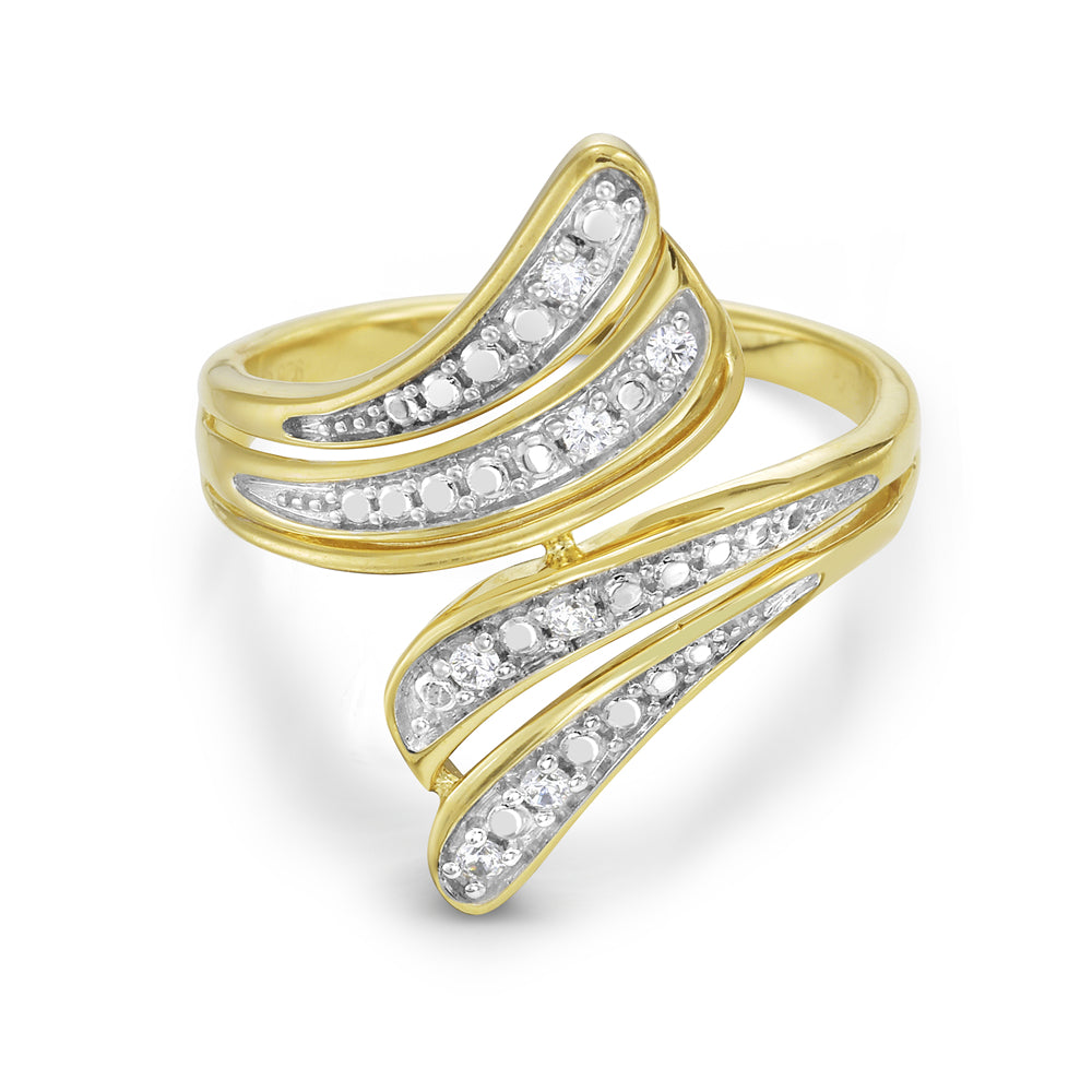 14K ring with 7 round diamonds 0.08ct tw 5.5